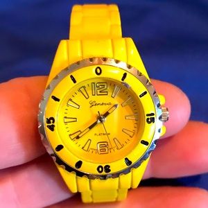NEW YELLOW GENEVA EASY ON EASY OFF WATCH/ NEEDS BATTERY